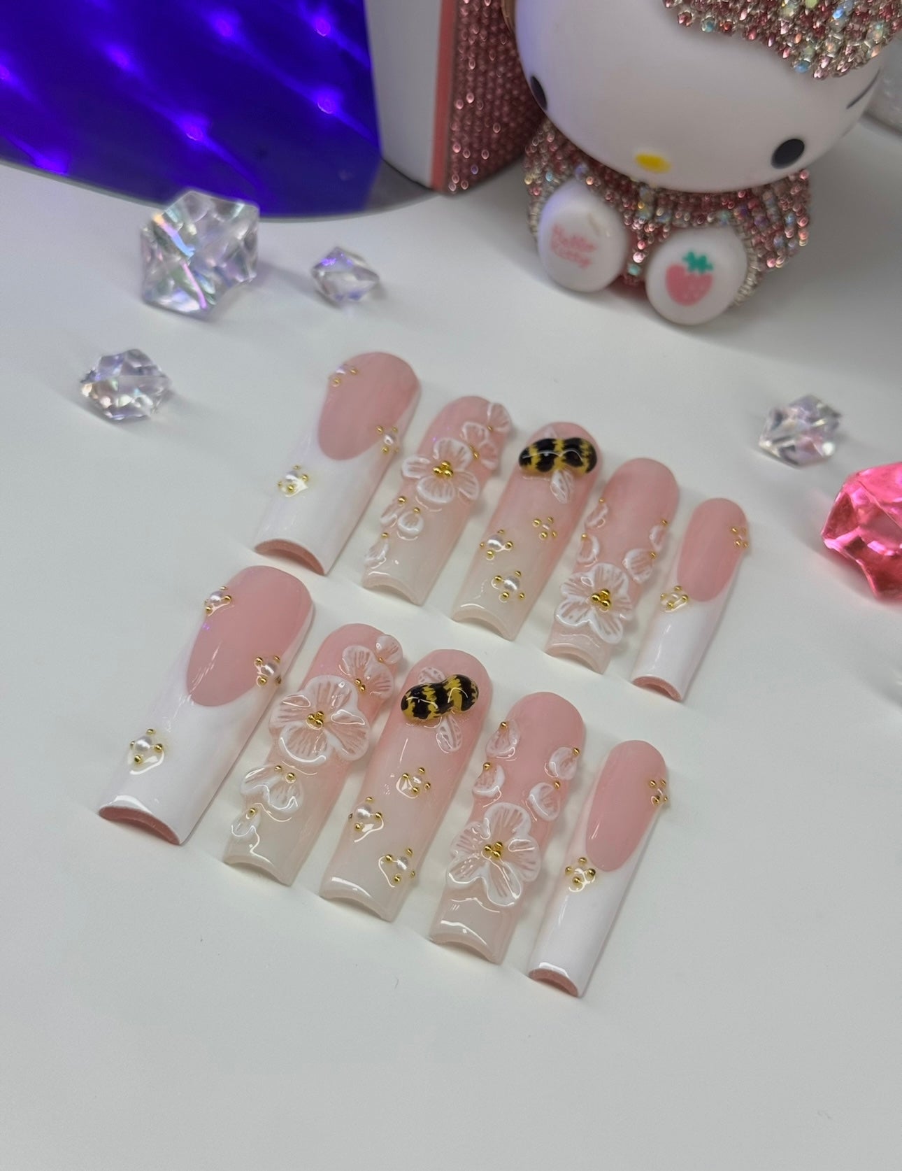 Acrylic Luxury Cute Press Ons 3D Flowers Bees